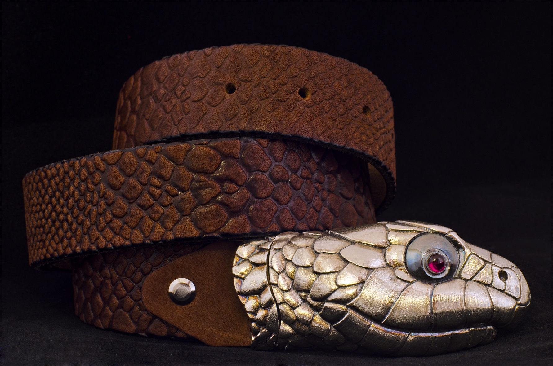 Ремень с пряжкой змея. Пояс из змеи с головой натуральный. Ремешок змея садовок ВК. Пряжка для ремня змей в форме восьмерки.